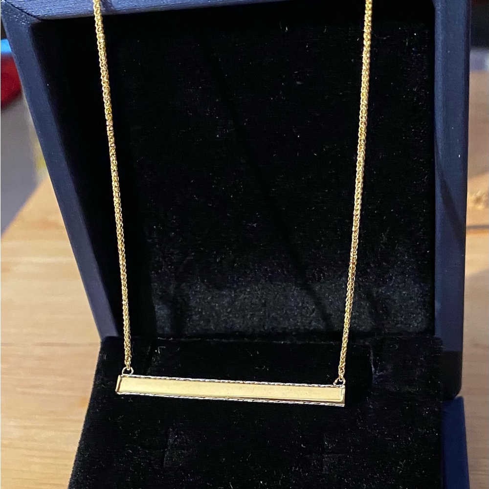 ☘️14k solid gold, Diamond cut, 2.3 grams,
18 inch bar necklace. Made in Italy - Picture 11 of 11